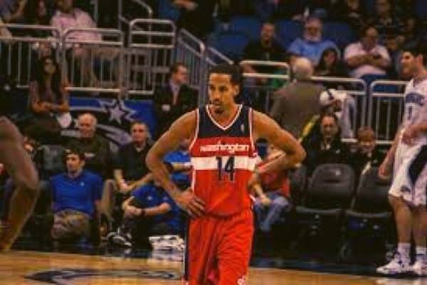 Shaun Livingston salary